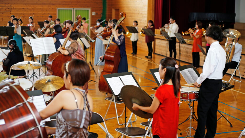 地域のプロオーケストラが生演奏を届ける学校訪問コンサート